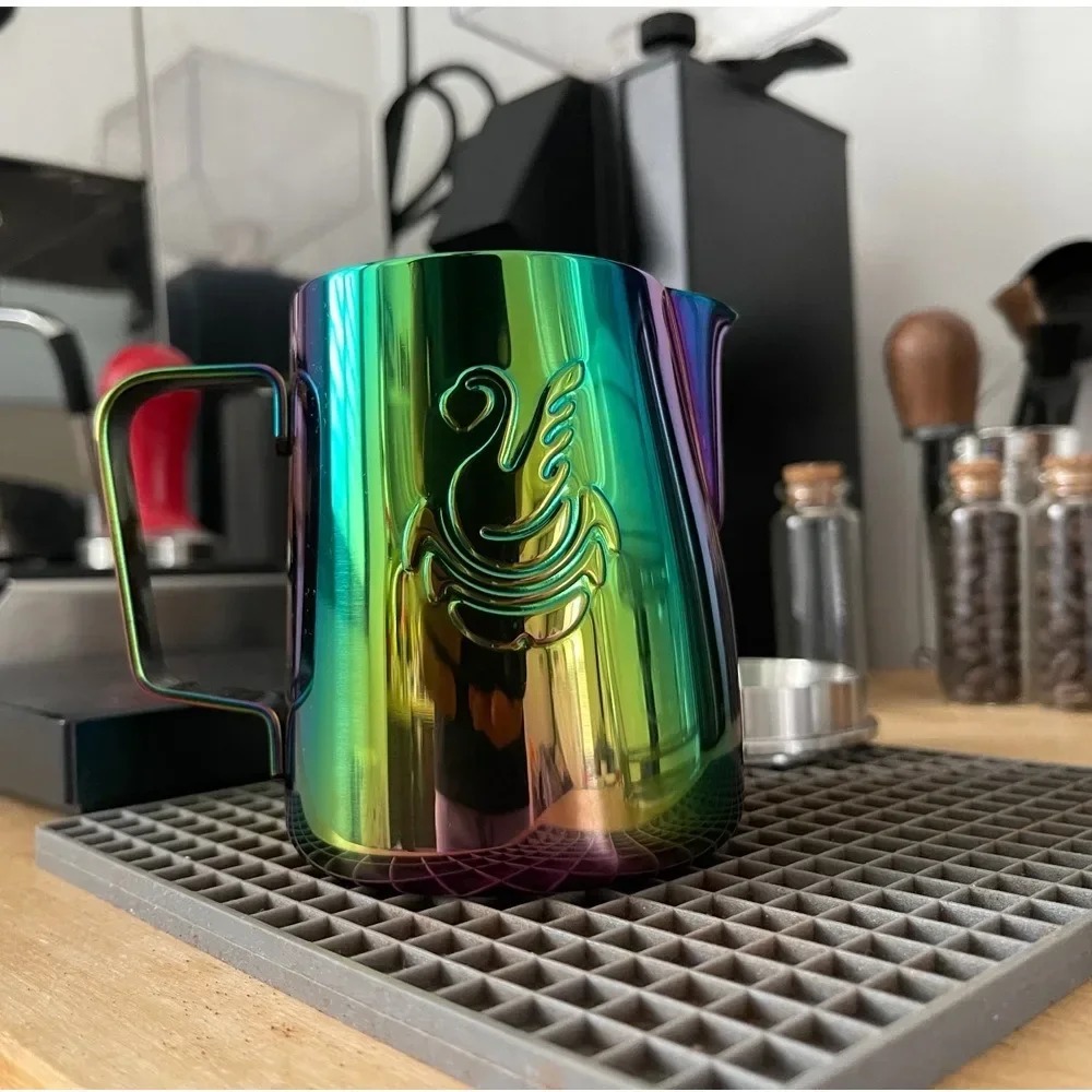 Barista Milk Jug - เหยือกนมสแตนเลส 600 มล. สำหรับตีฟองนม ทำฟองนมแบบไม่ติดกระทะ สำหรับกาแฟ