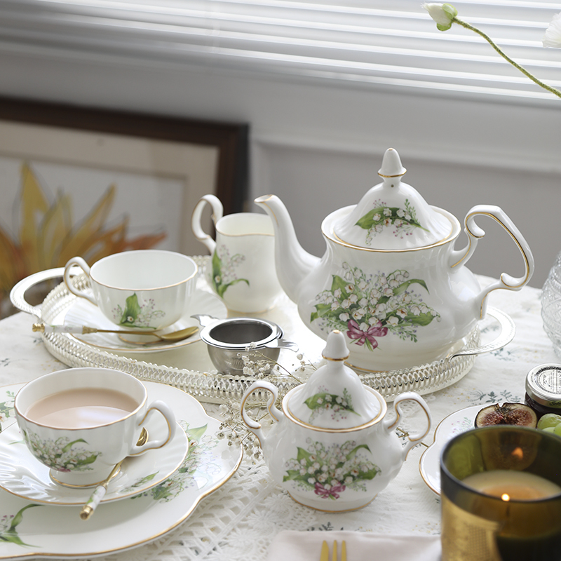 Valley Tea And Coffee - ชุดถ้วยชาพร้อมจานรองลายลิลลี่วัลเล่ย์ ชุดกาน้ำชาพอร์ซเลน ถ้วยครีม ถ้วยน้ำตาล แก้วกาแฟ จานอาหาร