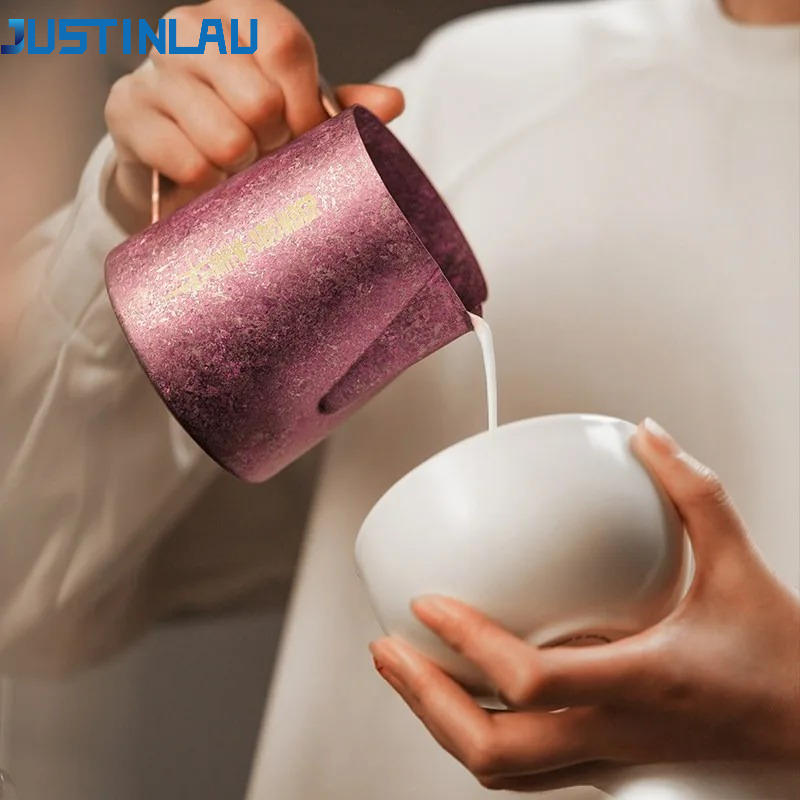 Barista Milk Jug - เหยือกนมไทเทเนียมแท้ JUSTINLAU 600 มล. ป้องกันแบคทีเรีย เหยือกทำฟองนมลาเต้อาร์ต